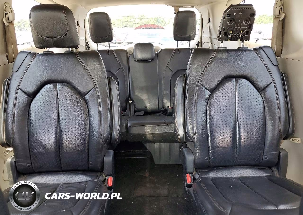 2019 Chrysler Pacifica Touring L VIN:2C4RC1BG6KR581446 - 10