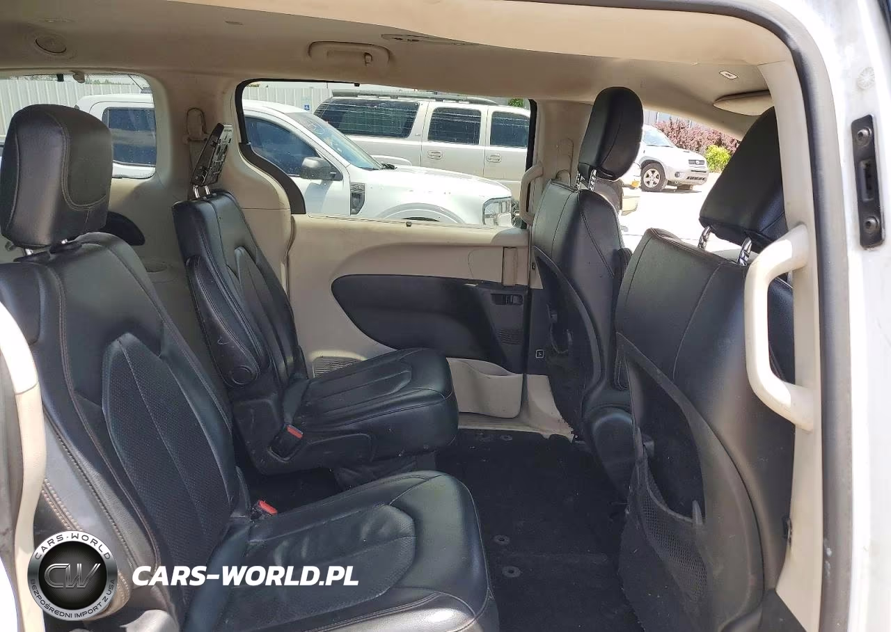 2019 Chrysler Pacifica Touring L VIN:2C4RC1BG6KR581446 - 11