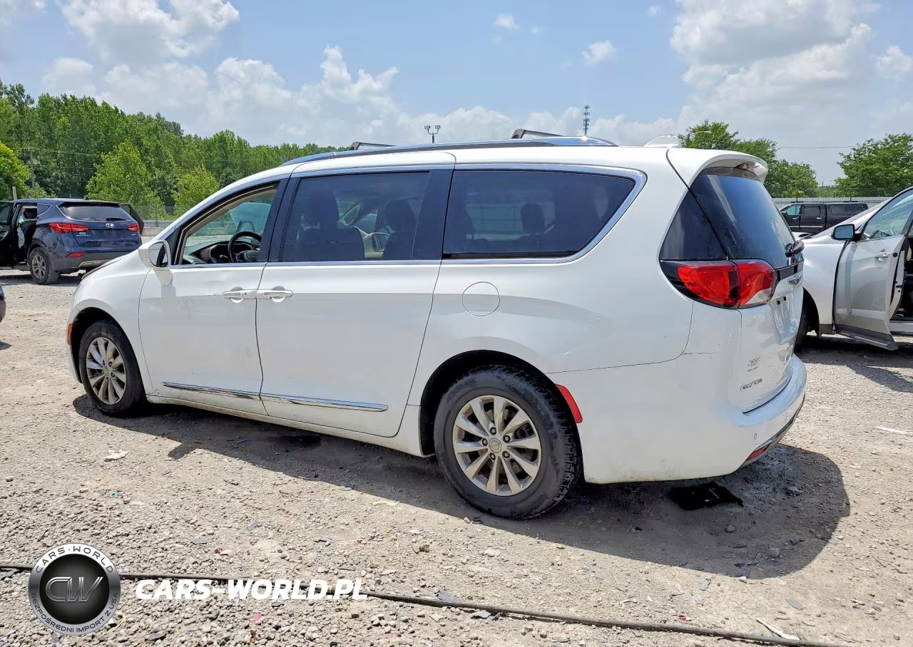 2019 Chrysler Pacifica Touring L VIN:2C4RC1BG6KR581446 - 2