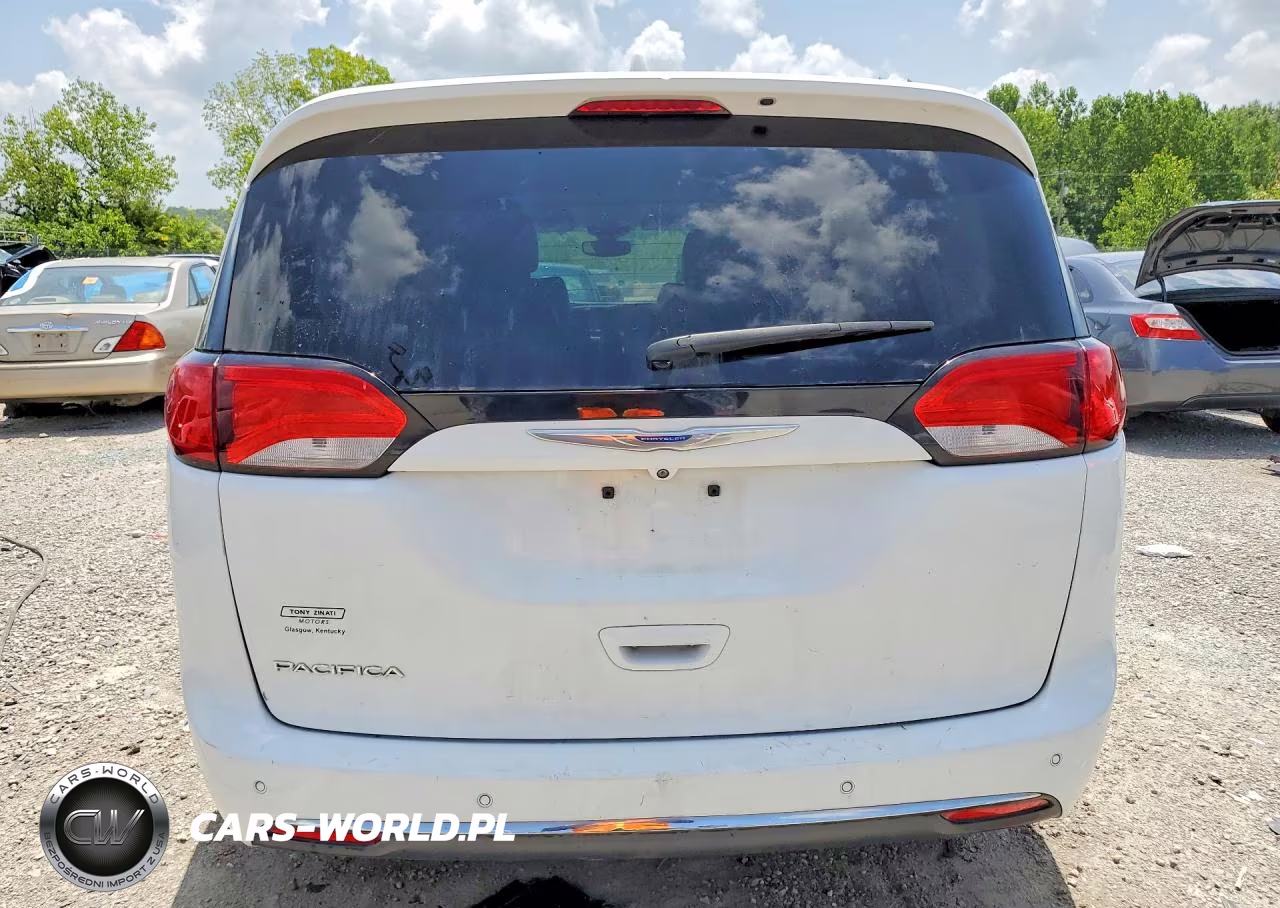 2019 Chrysler Pacifica Touring L VIN:2C4RC1BG6KR581446 - 6