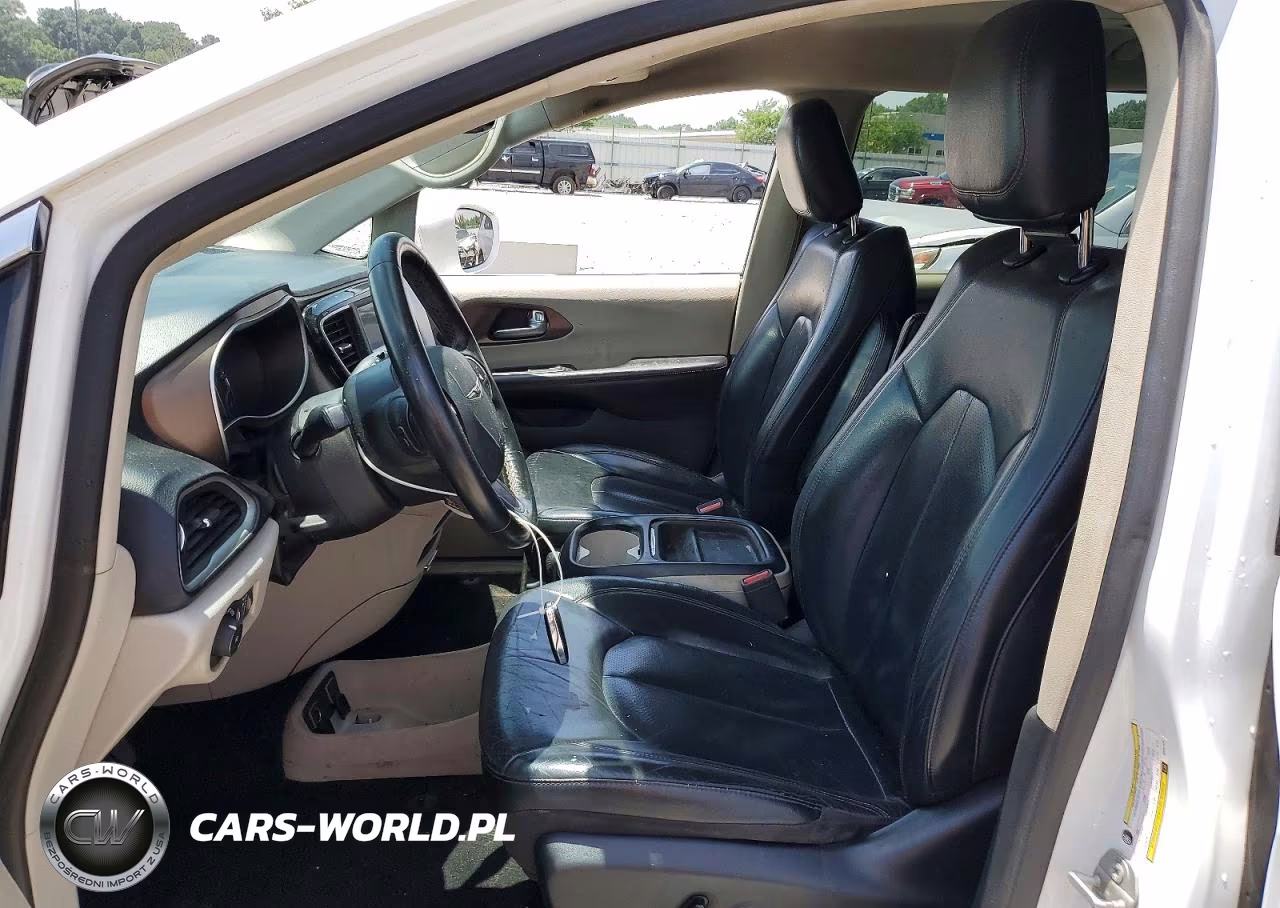 2019 Chrysler Pacifica Touring L VIN:2C4RC1BG6KR581446 - 7