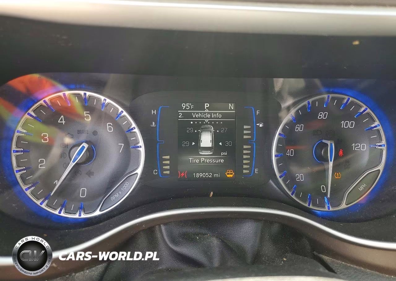 2019 Chrysler Pacifica Touring L VIN:2C4RC1BG6KR581446 - 9