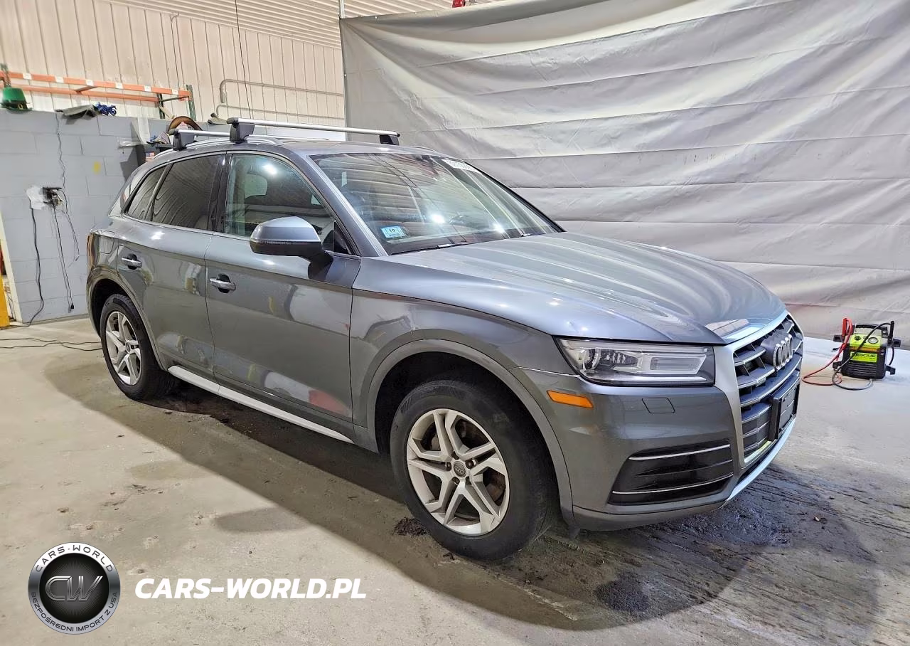 2018 Audi Q5 Premium VIN:WA1ANAFY2J2169042 - 4
