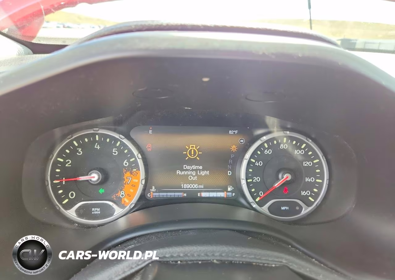 2017 Jeep Renegade Trailhawk VIN:ZACCJBCB7HPE87643 - 9