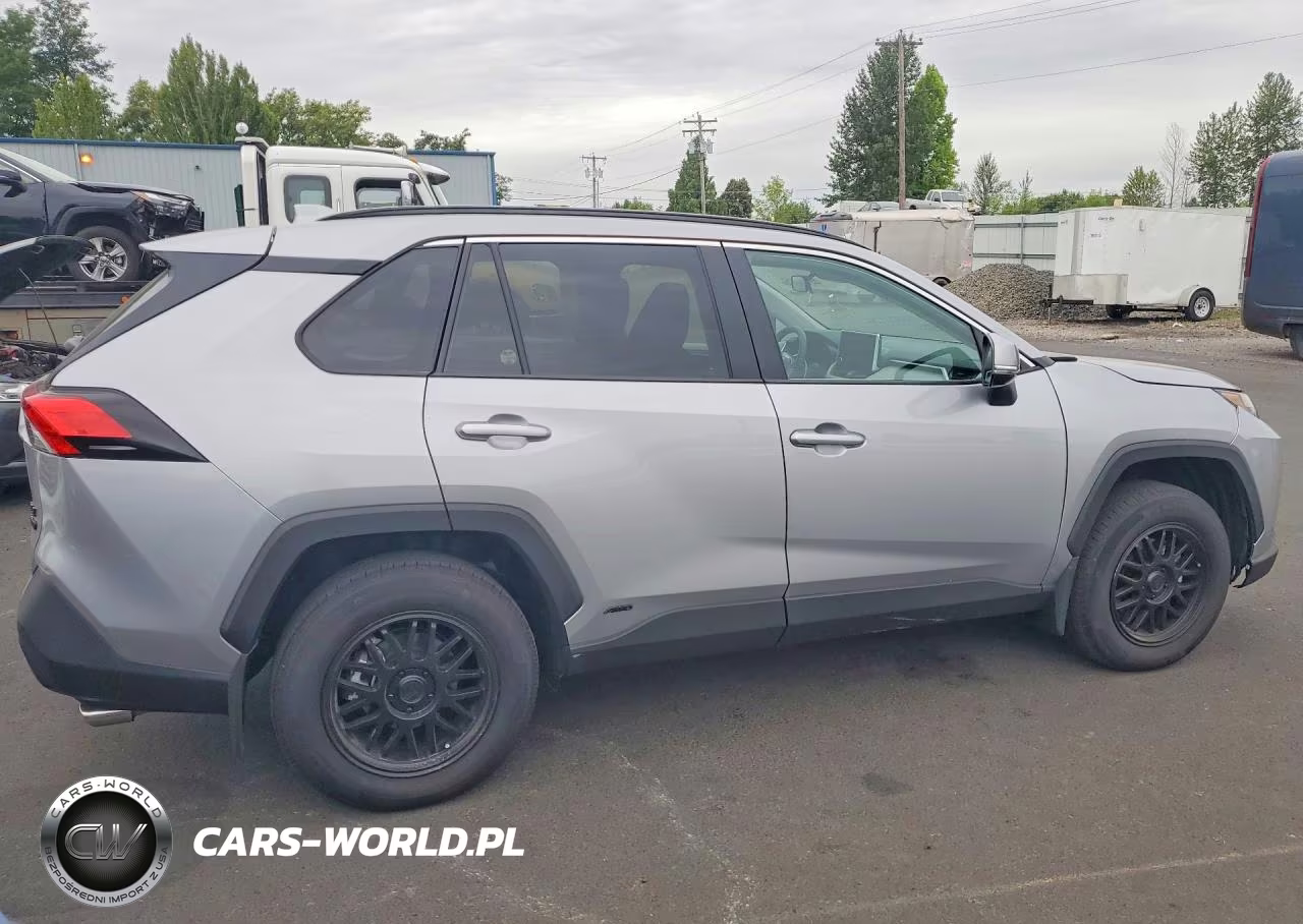2024 Toyota Rav4 Xle VIN:2T3RWRFV4RW202555 - 3