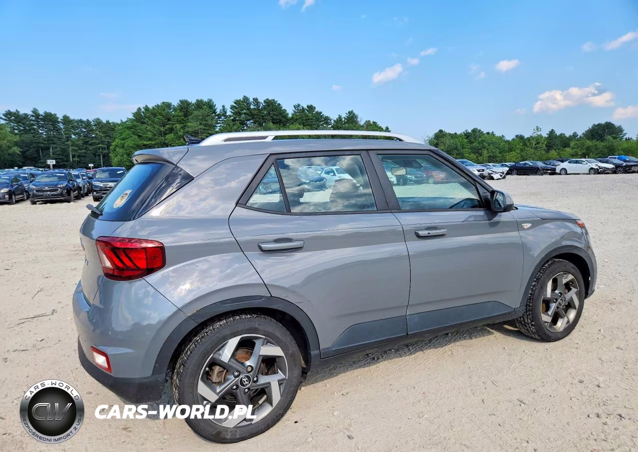 2020 Hyundai Venue Sel VIN:KMHRC8A35LU032599 - 3