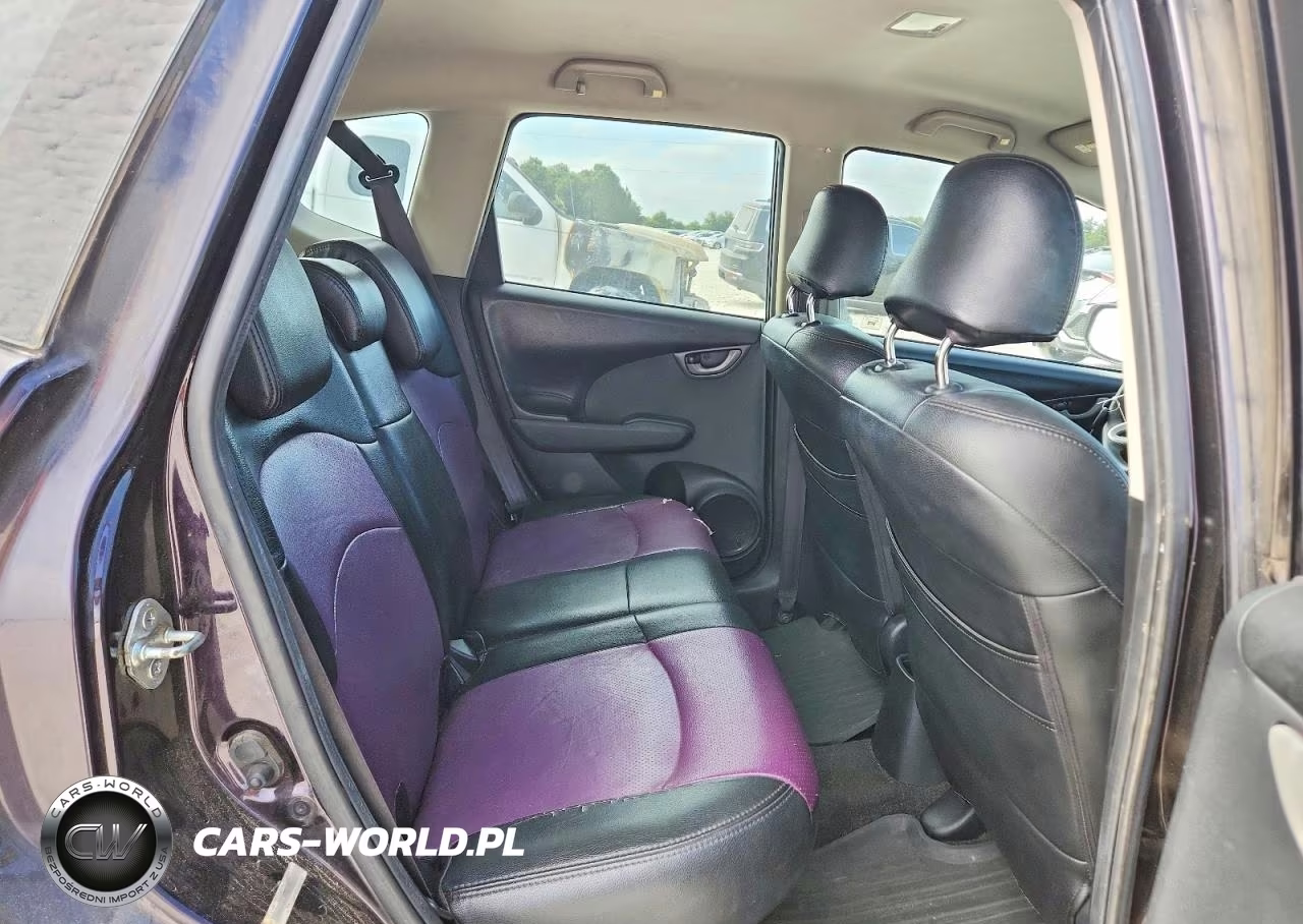 2013 Honda Fit Sport VIN:JHMGE8G53DC029995 - 10
