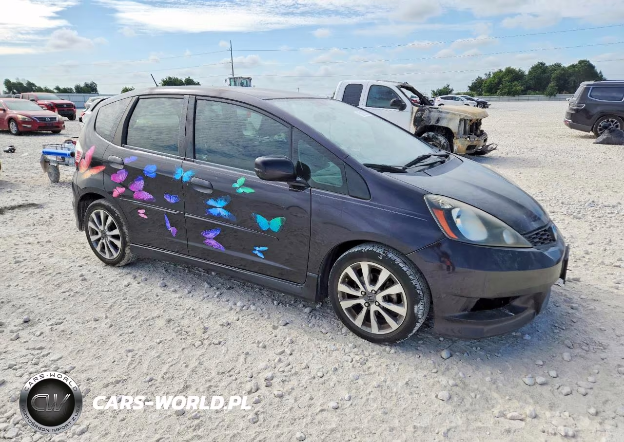 2013 Honda Fit Sport VIN:JHMGE8G53DC029995 - 4