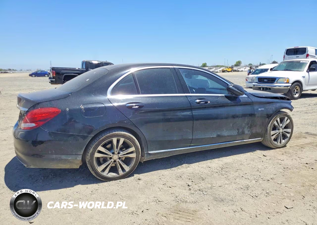 2016 Mercedes-Benz C 300 VIN:55SWF4JB2GU132879 - 3