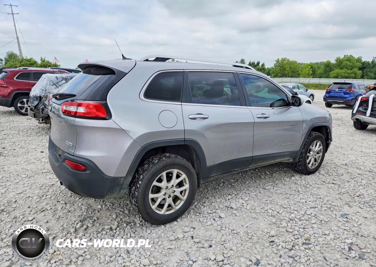 2015 Jeep Cherokee Latitude VIN:1C4PJMCS3FW757271 - 3
