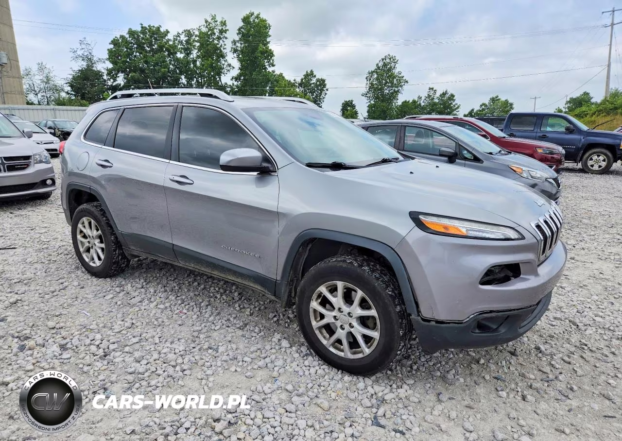 2015 Jeep Cherokee Latitude VIN:1C4PJMCS3FW757271 - 4