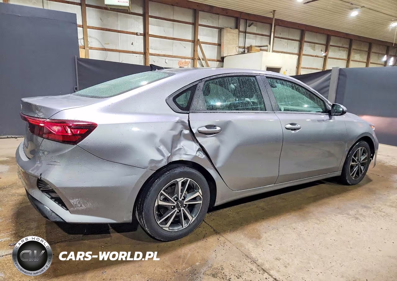2024 Kia Forte Lxs VIN:3KPF24ADXRE780302 - 3