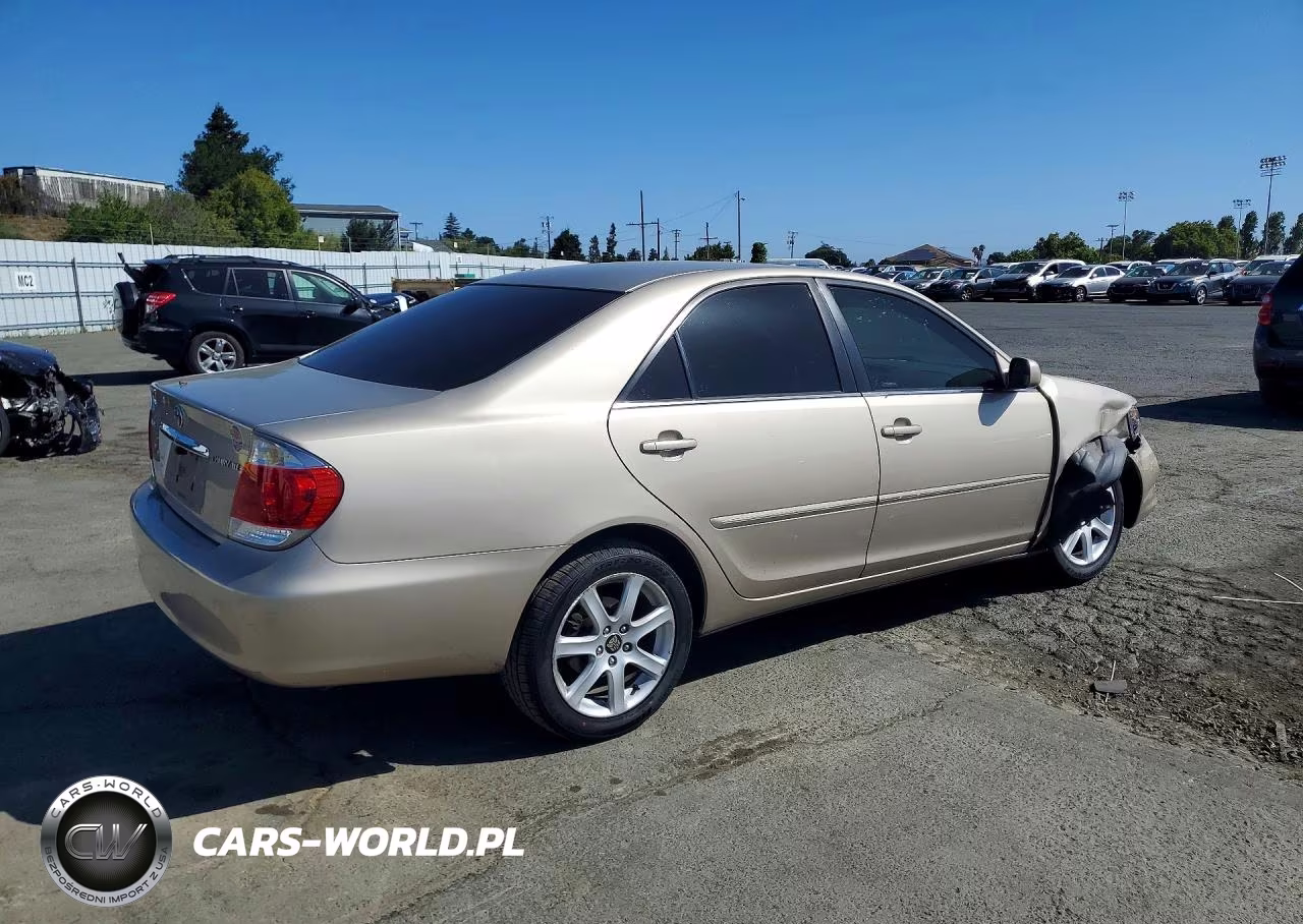 2005 Toyota Camry Xle VIN:4T1BE32K75U991557 - 3