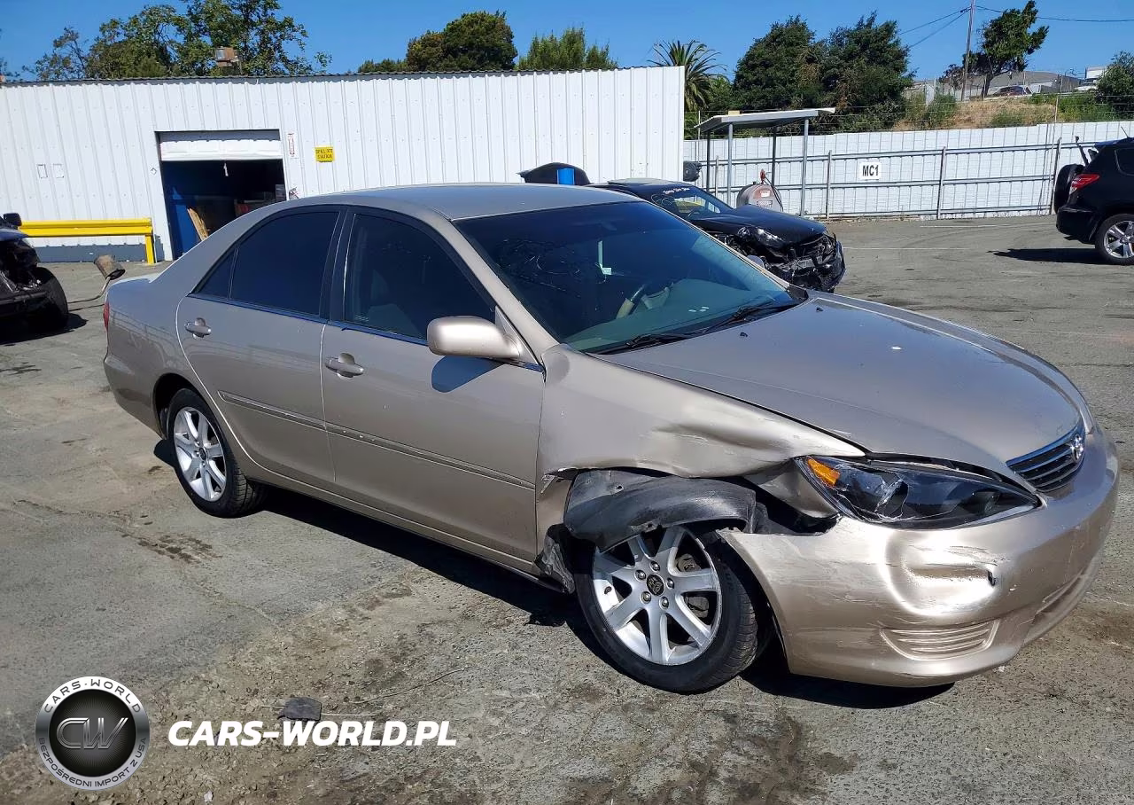 2005 Toyota Camry Xle VIN:4T1BE32K75U991557 - 4