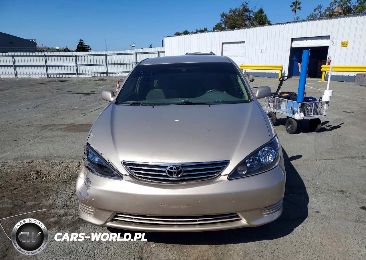2005 Toyota Camry Xle VIN:4T1BE32K75U991557 - 5