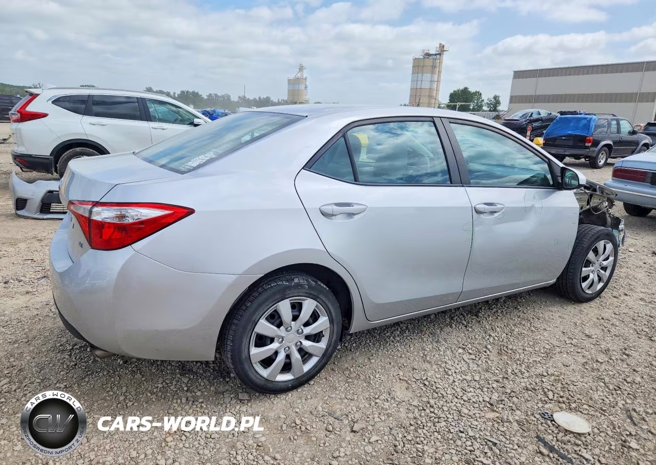 2016 Toyota Corolla Le VIN:5YFBURHE3GP448167 - 3
