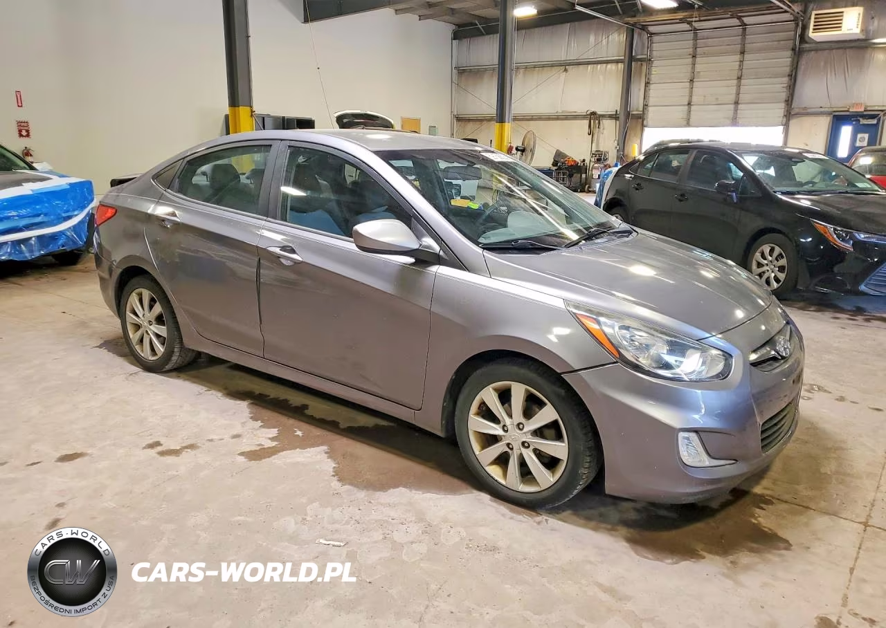 2013 Hyundai Accent Gls VIN:KMHCU4AE8DU489745 - 4