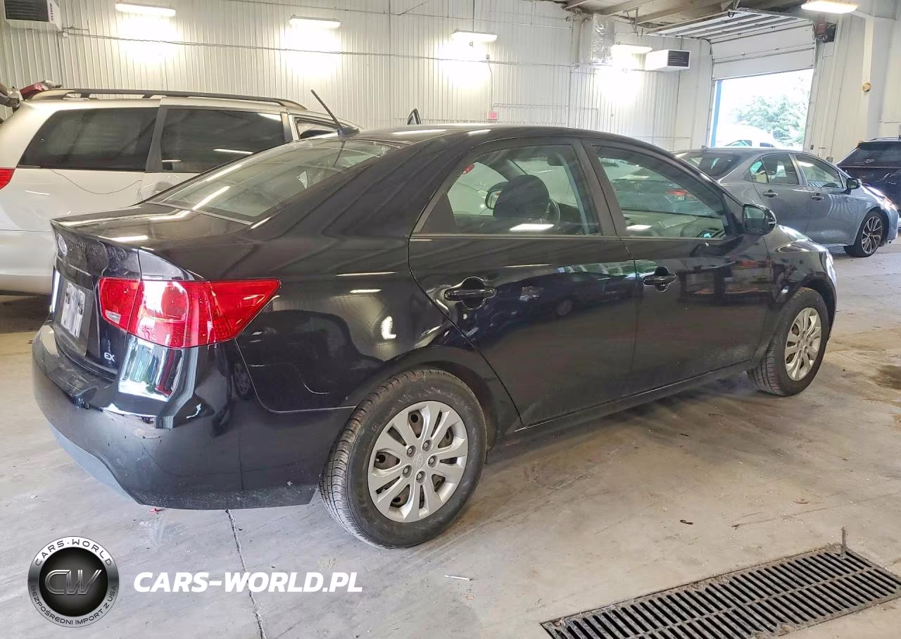 2013 Kia Forte VIN:KNAFU4A23C5609707 - 3