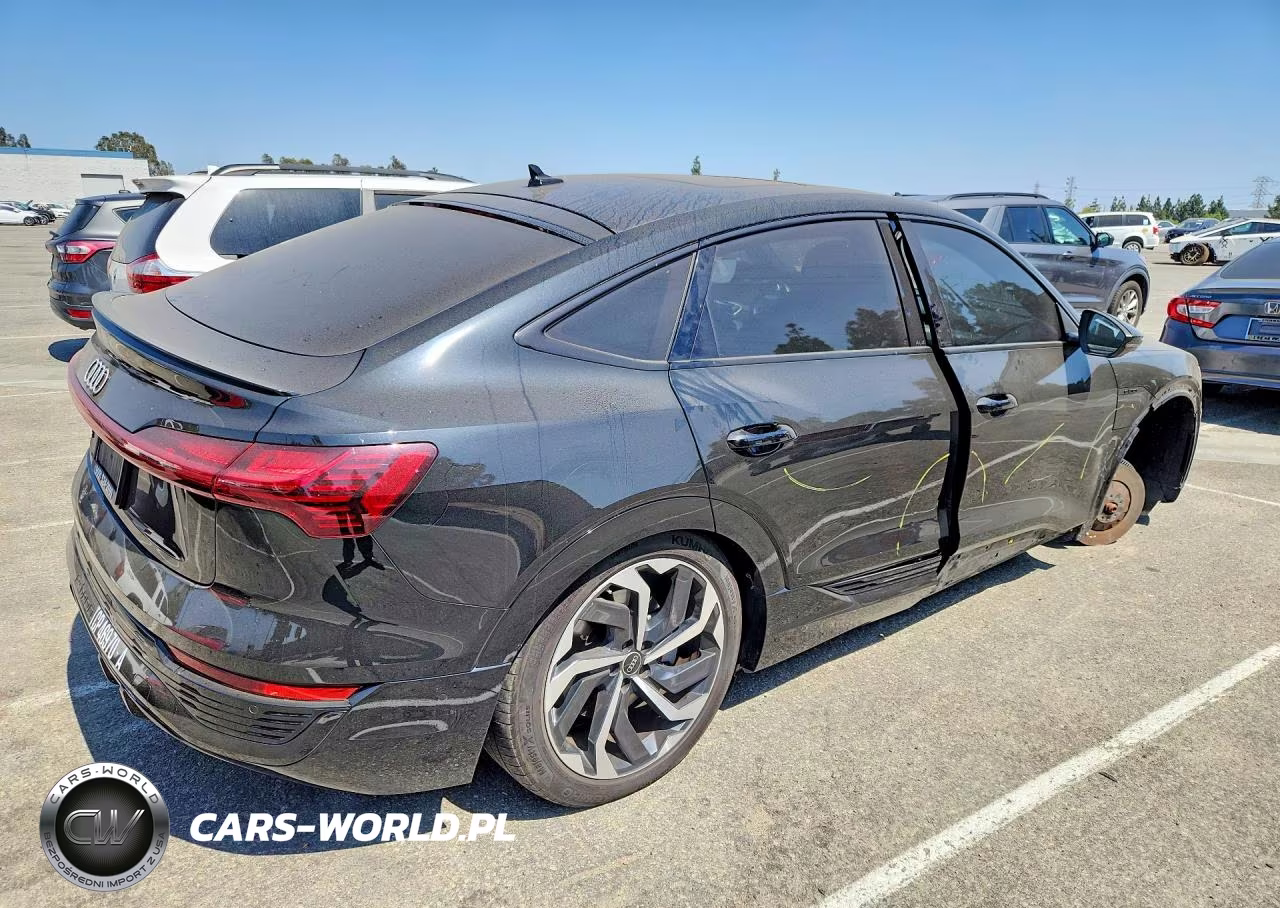 2024 Audi Q8 E-Tron Sportback Premium Plus VIN:WA1CAAGE1RB049267 - 3