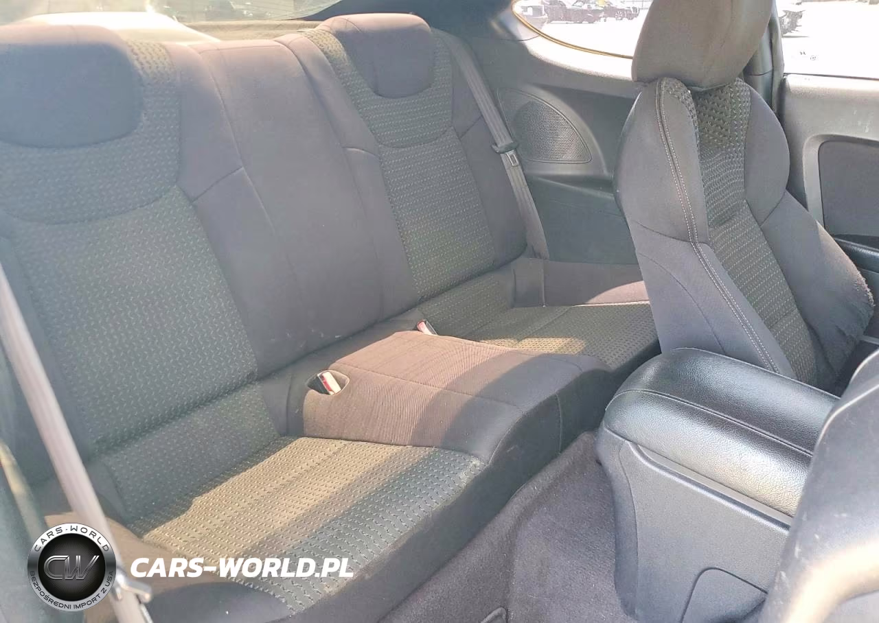 2010 Hyundai Genesis Coupe 2.0T VIN:KMHHT6KD6AU035693 - 10