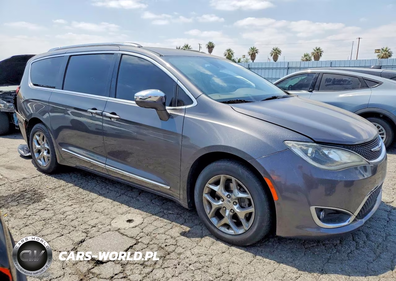 2017 Chrysler Pacifica Limited VIN:2C4RC1GG0HR545155 - 4