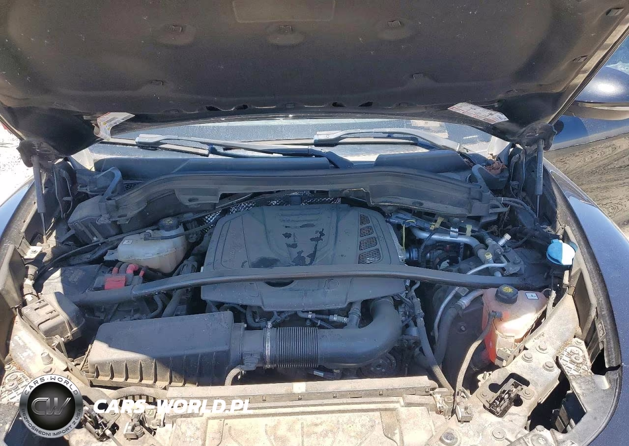 2018 Alfa Romeo Stelvio VIN:ZASFAKAN8J7C24310 - 11