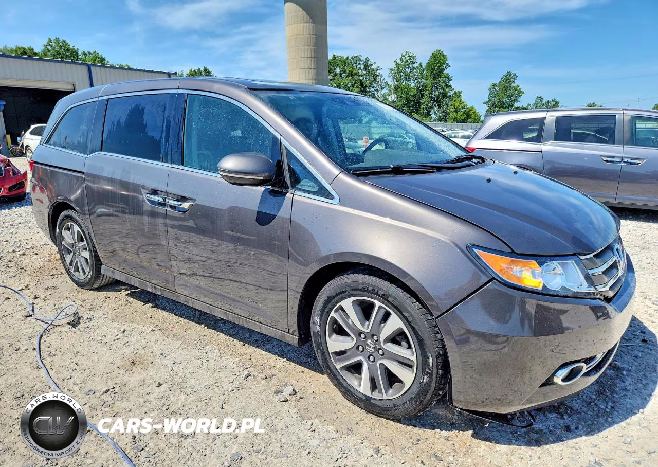 2017 Honda Odyssey Touring VIN:5FNRL5H98HB004115 - 4
