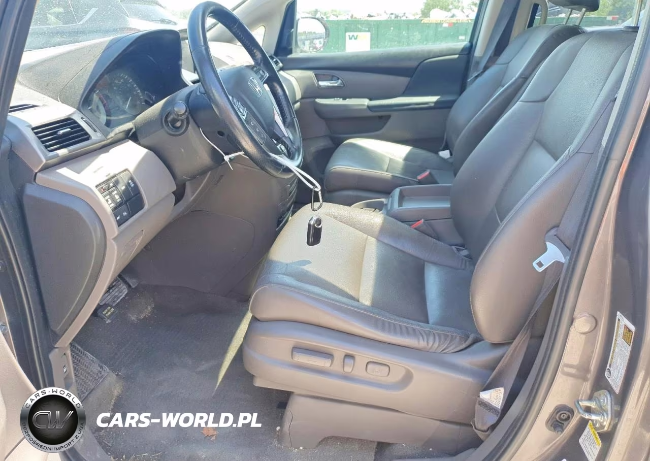 2017 Honda Odyssey Touring VIN:5FNRL5H98HB004115 - 7