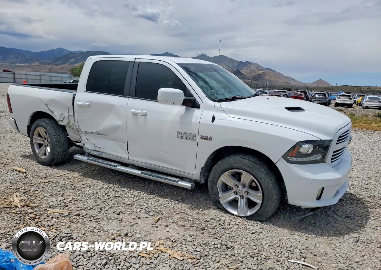 2017 Ram 1500 Sport VIN:1C6RR7MT0HS565902 - 4
