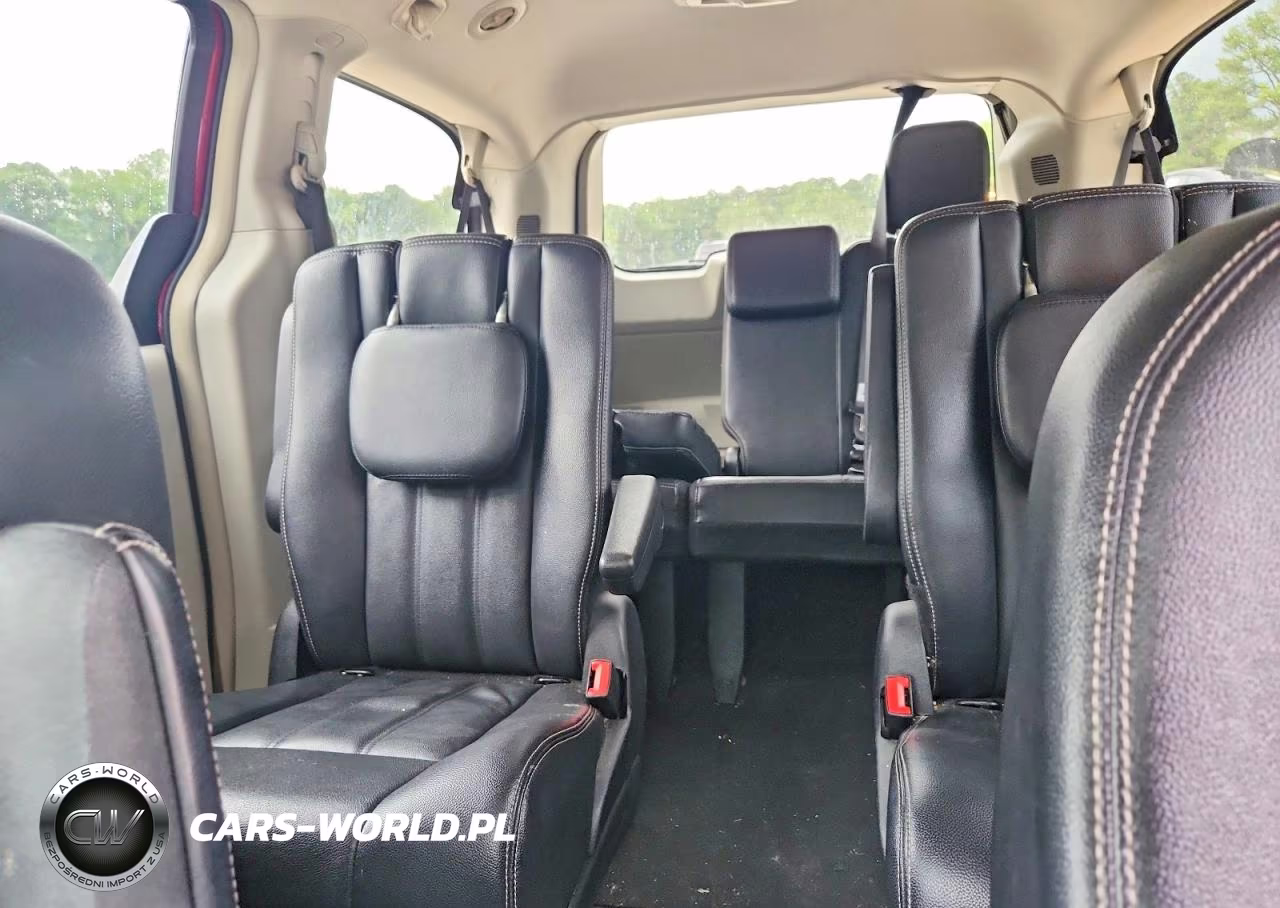 2015 Chrysler Town & Country Touring VIN:2C4RC1BG6FR696263 - 10
