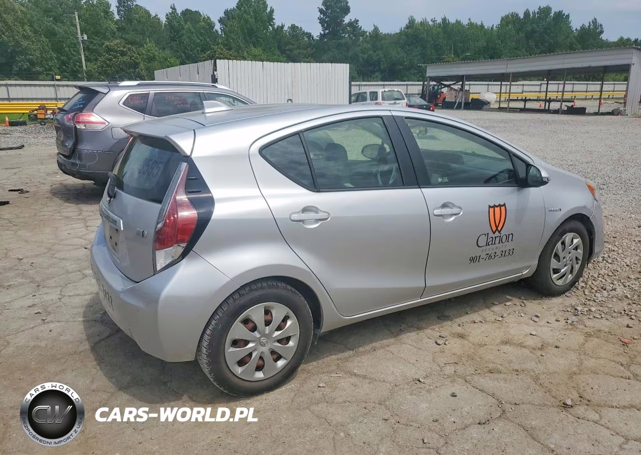 2015 Toyota Prius C One VIN:JTDKDTB39F1583595 - 3