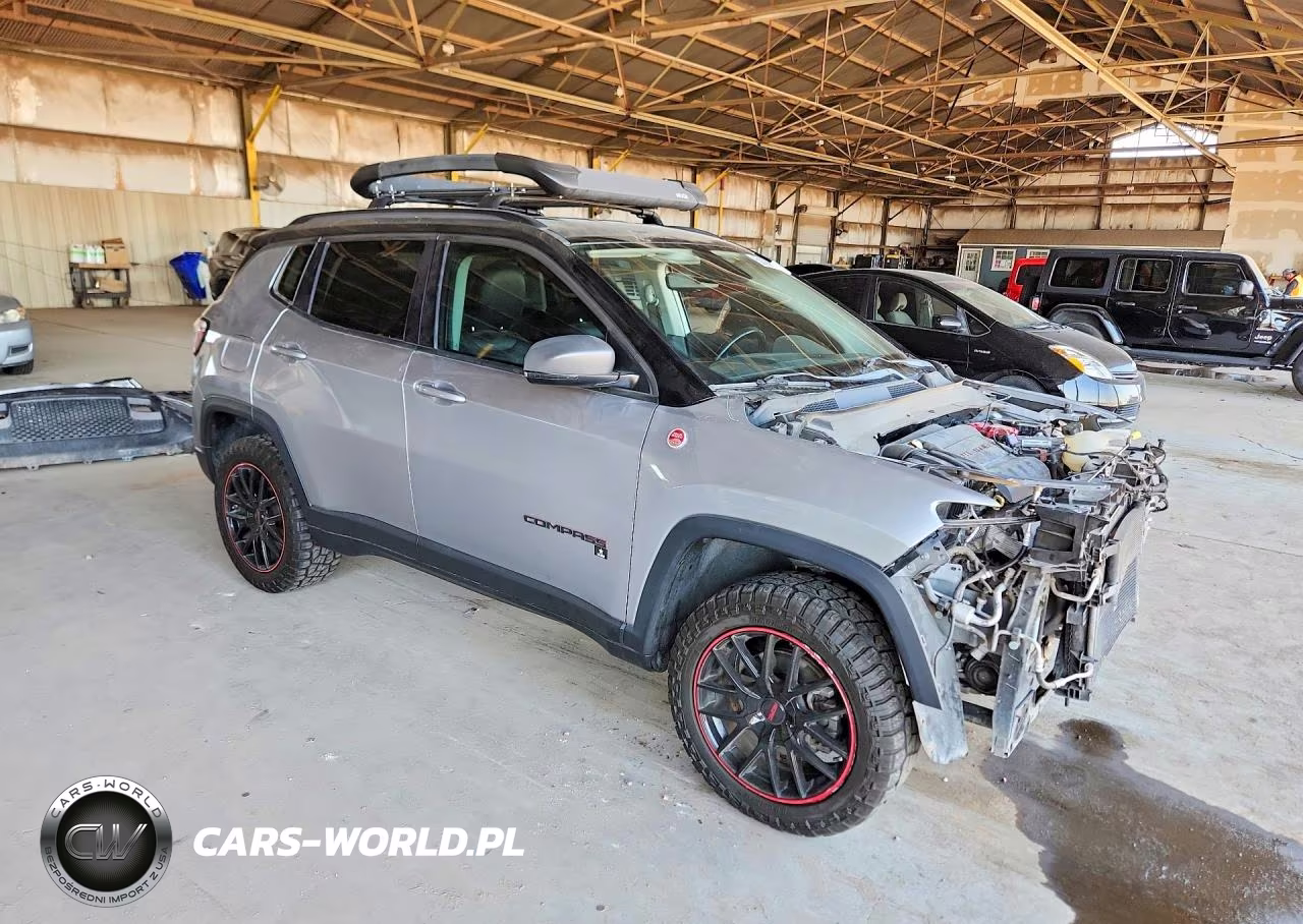 2019 Jeep Compass Trailhawk VIN:3C4NJDDB6KT617883 - 4