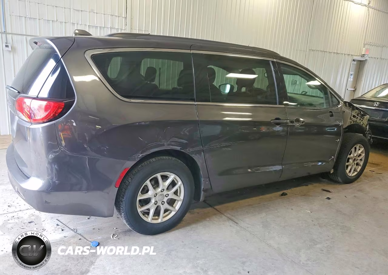 2017 Chrysler Pacifica Touring VIN:2C4RC1DG0HR747367 - 3