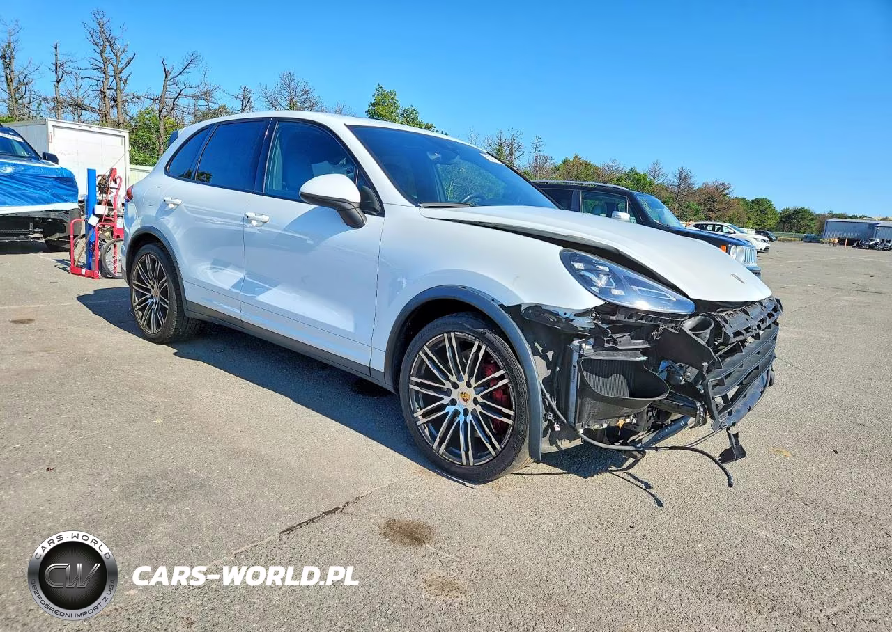 2015 Porsche Cayenne Turbo VIN:WP1AC2A28FLA81147 - 4