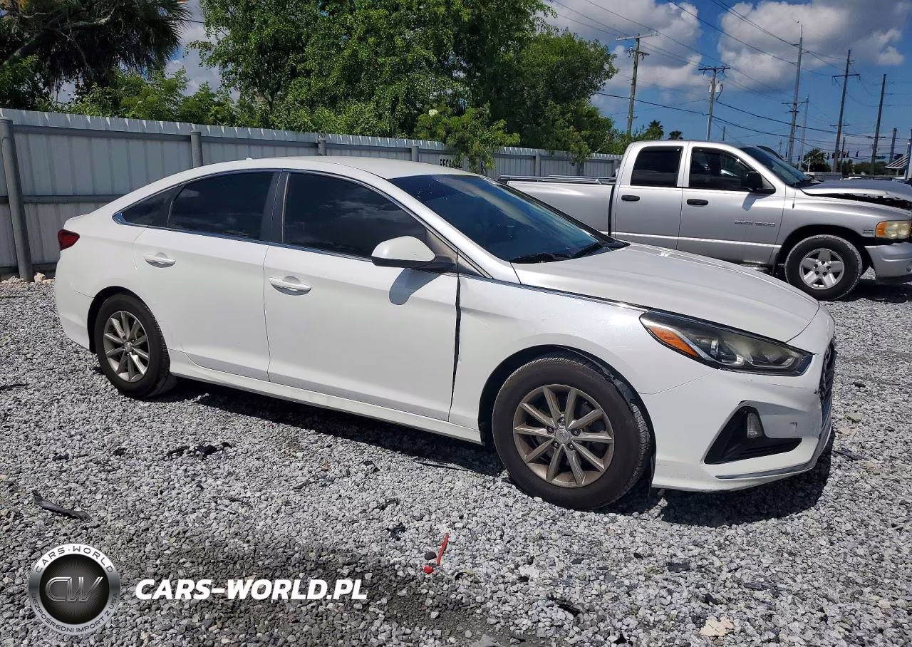 2018 Hyundai Sonata Se VIN:5NPE24AF4JH670701 - 4