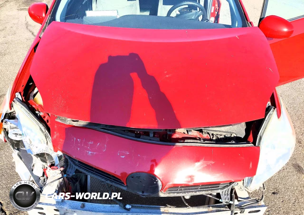 2015 Toyota Prius Two VIN:JTDKN3DU2F1918182 - 11