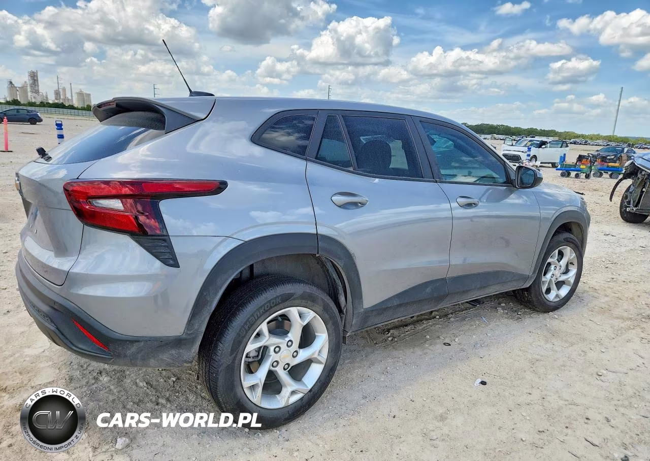 2026 Chevrolet Trax Ls VIN:KL77LFEP3TC067044 - 3
