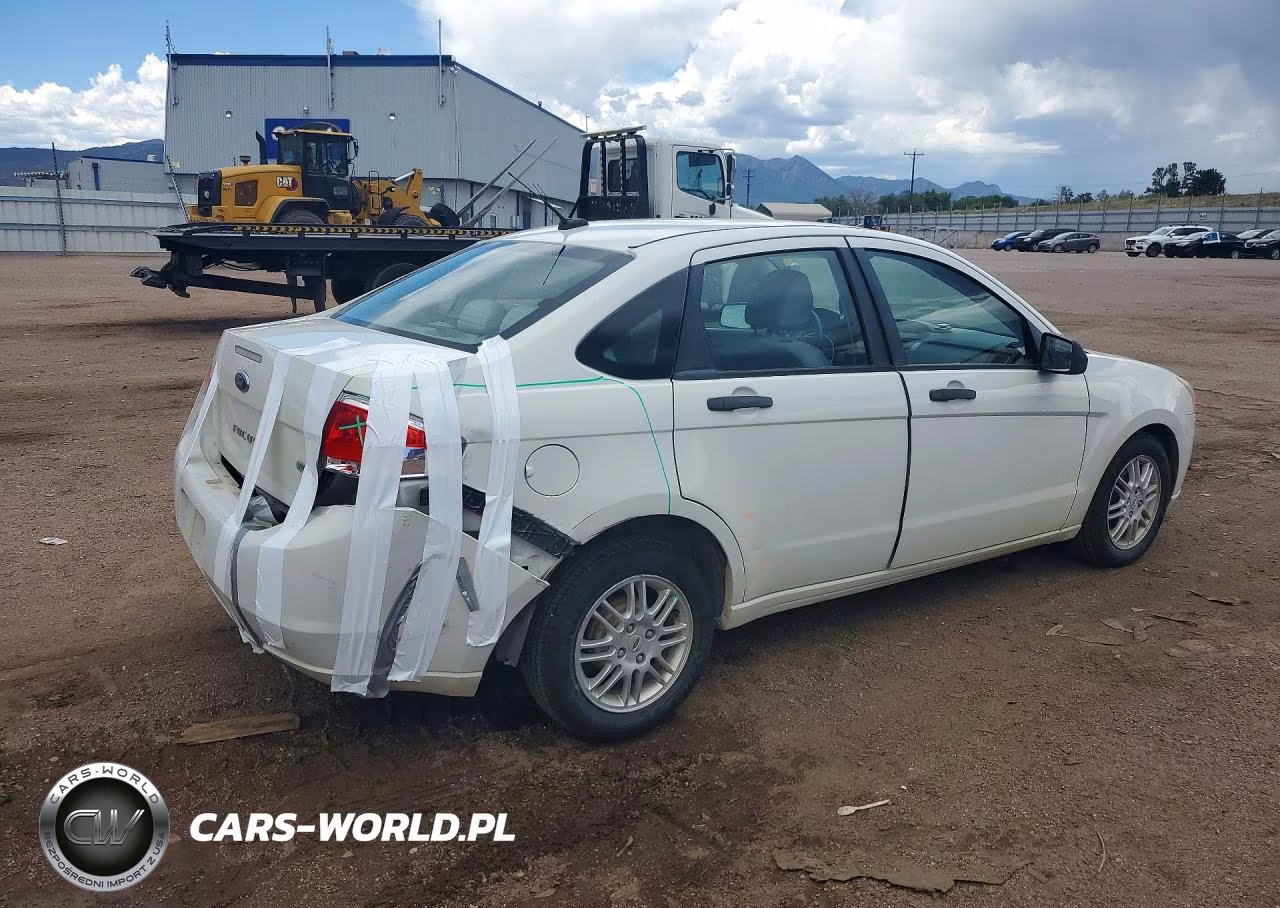 2010 Ford Focus VIN:1FAHP3FN6AW222792 - 3
