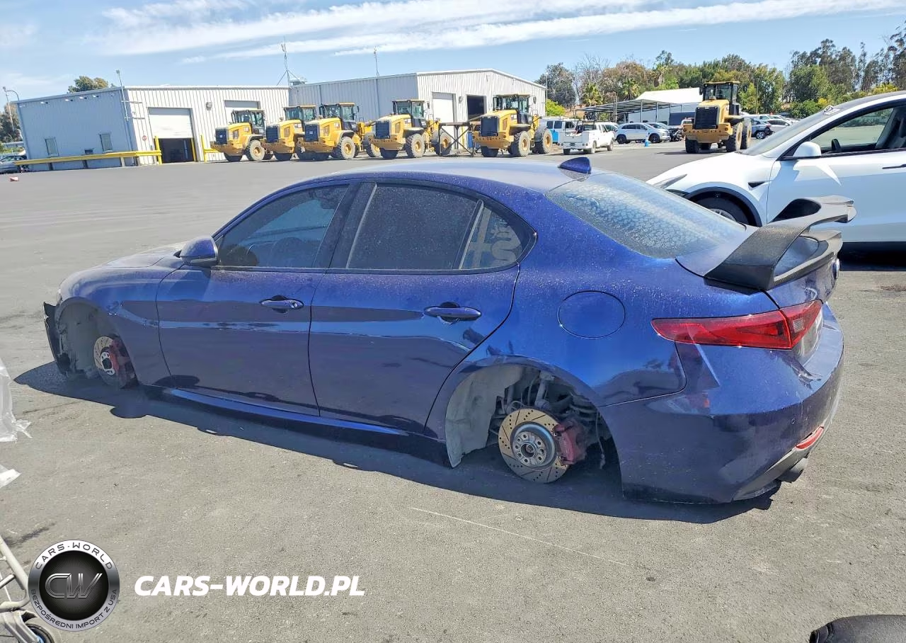 2017 Alfa Romeo Giulia VIN:ZARFAEBN8H7535664 - 2
