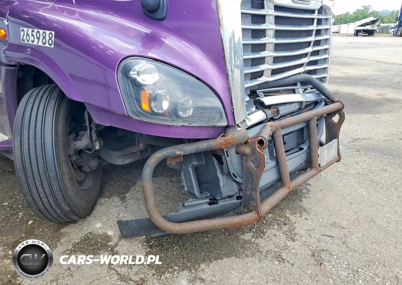 2015 Freightliner Cascadia Semi Truck VIN:3AKJGLD53FSFN3286 - 13