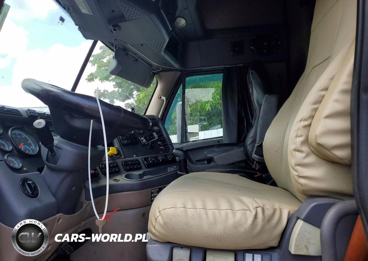 2015 Freightliner Cascadia Semi Truck VIN:3AKJGLD53FSFN3286 - 7
