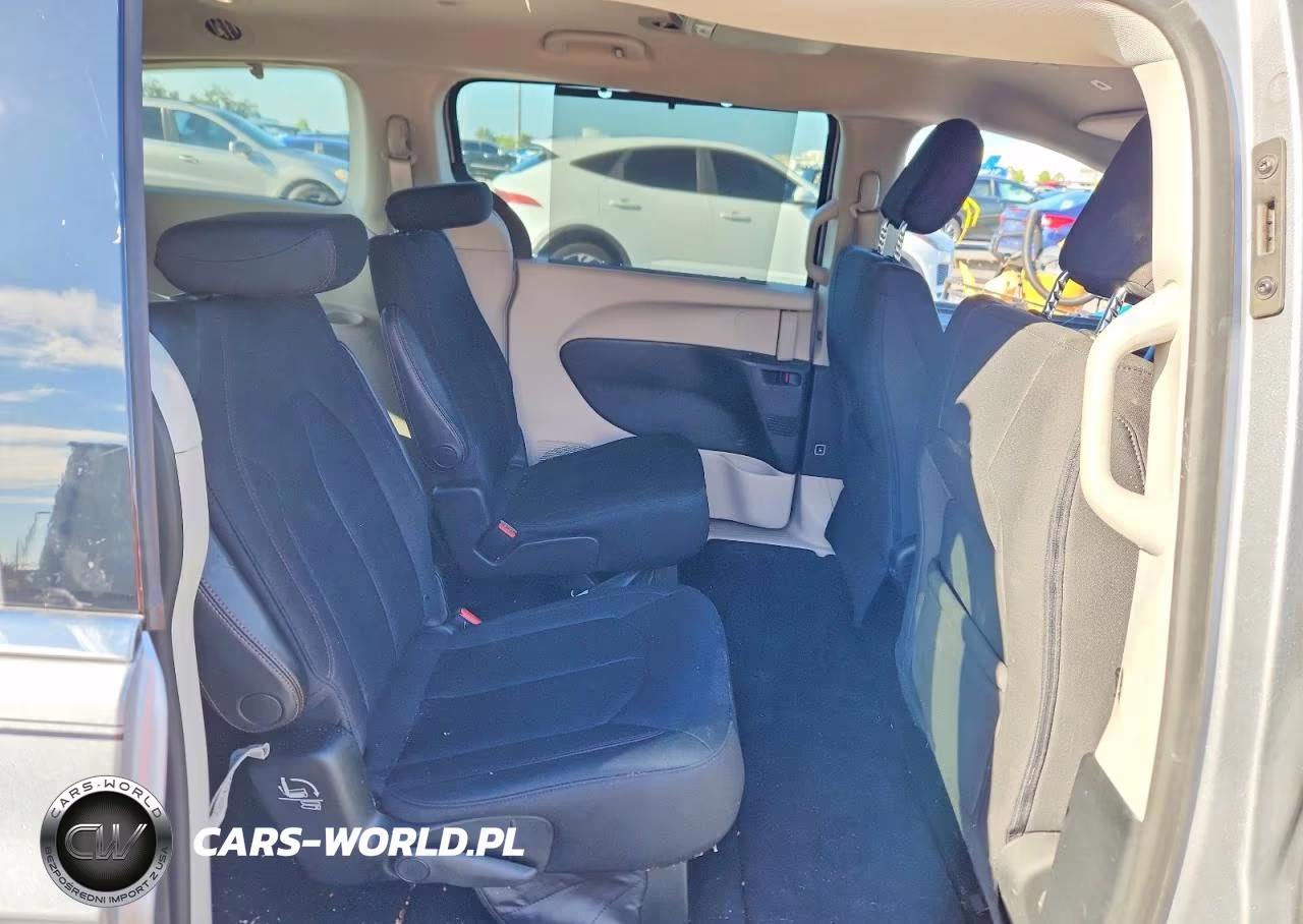 2019 Chrysler Pacifica Touring Plus VIN:2C4RC1FG5KR505629 - 11