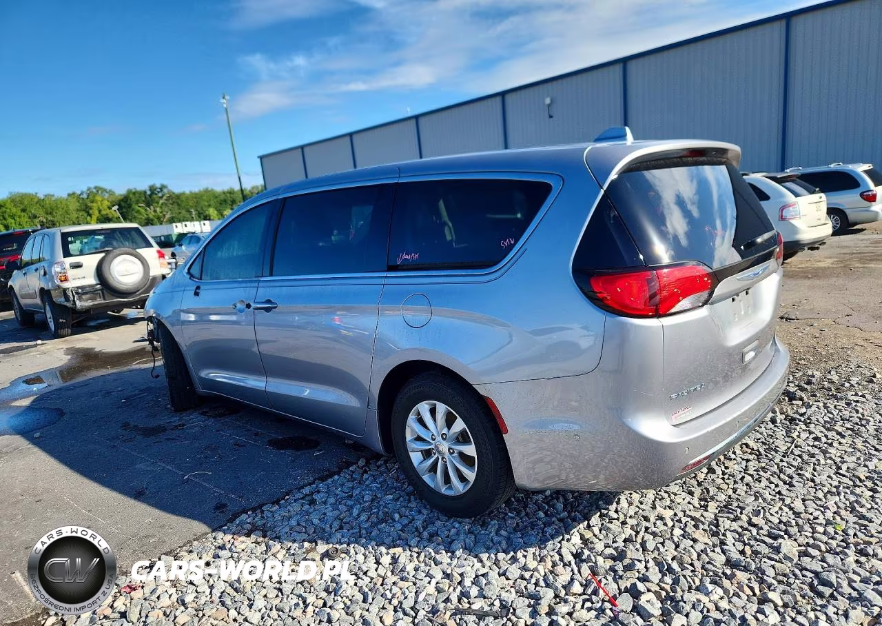2019 Chrysler Pacifica Touring Plus VIN:2C4RC1FG5KR505629 - 2