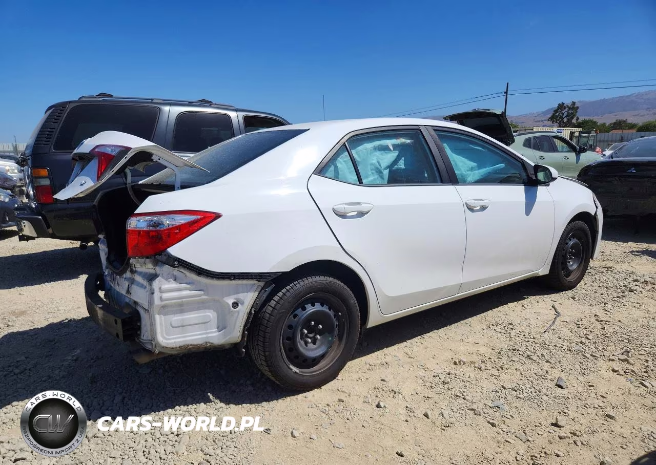 2015 Toyota Corolla Le VIN:5YFBURHE0FP342614 - 3