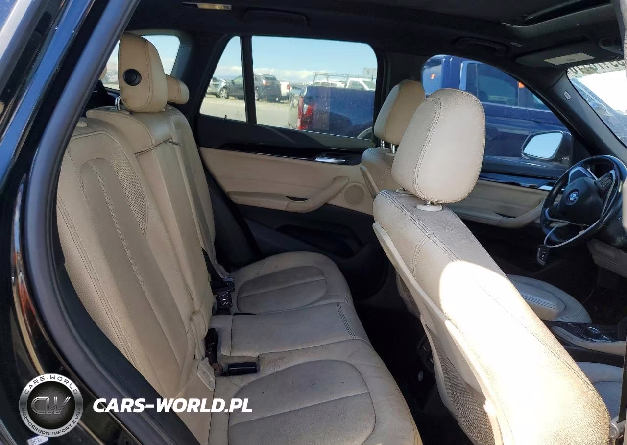 2018 BMW X1 xDrive28I VIN:WBXHT3C36J5K20462 - 11