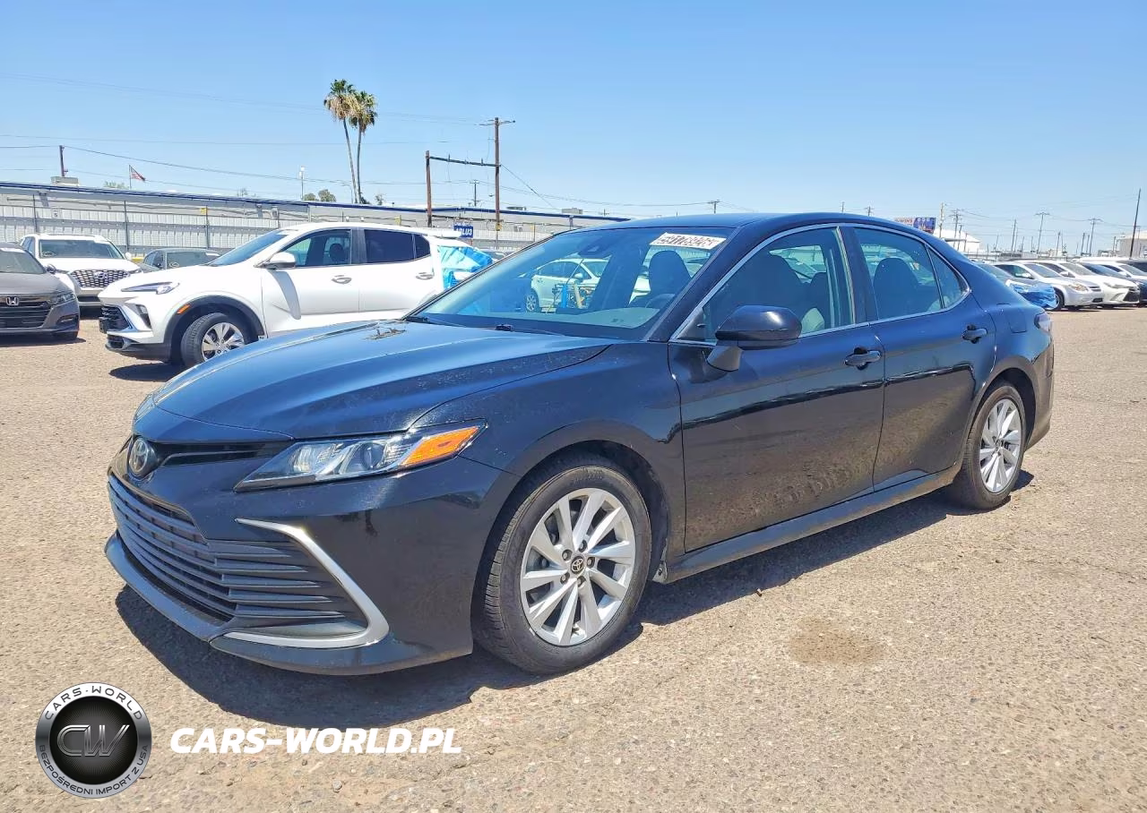 2022 Toyota Camry Le – zdjęcie 1 z 12