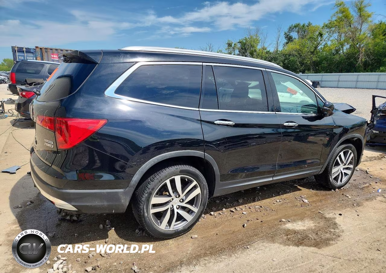 2017 Honda Pilot Touring VIN:5FNYF6H93HB058432 - 3