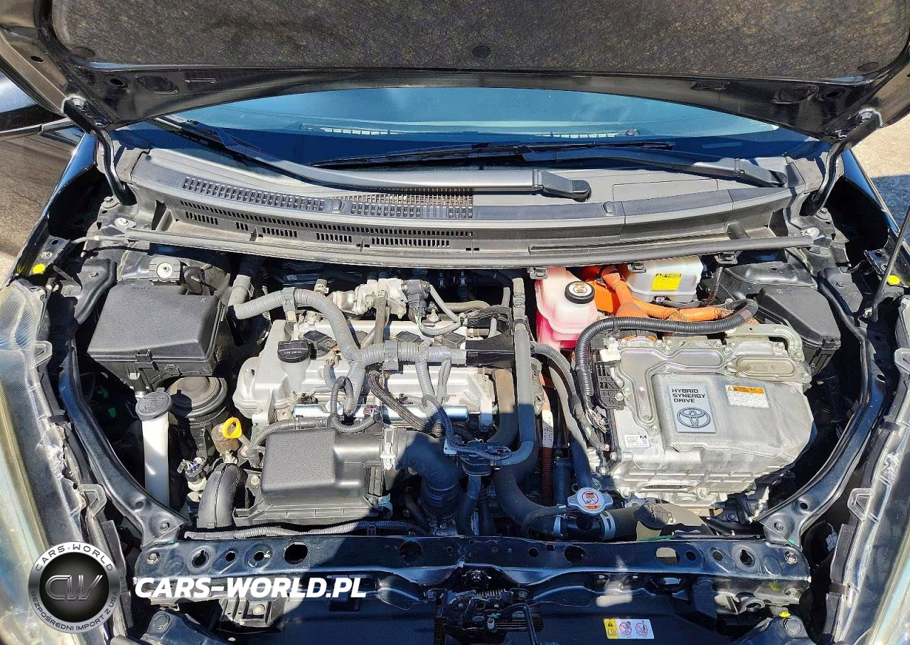 2018 Toyota Prius C Two VIN:JTDKDTB34J1611182 - 11