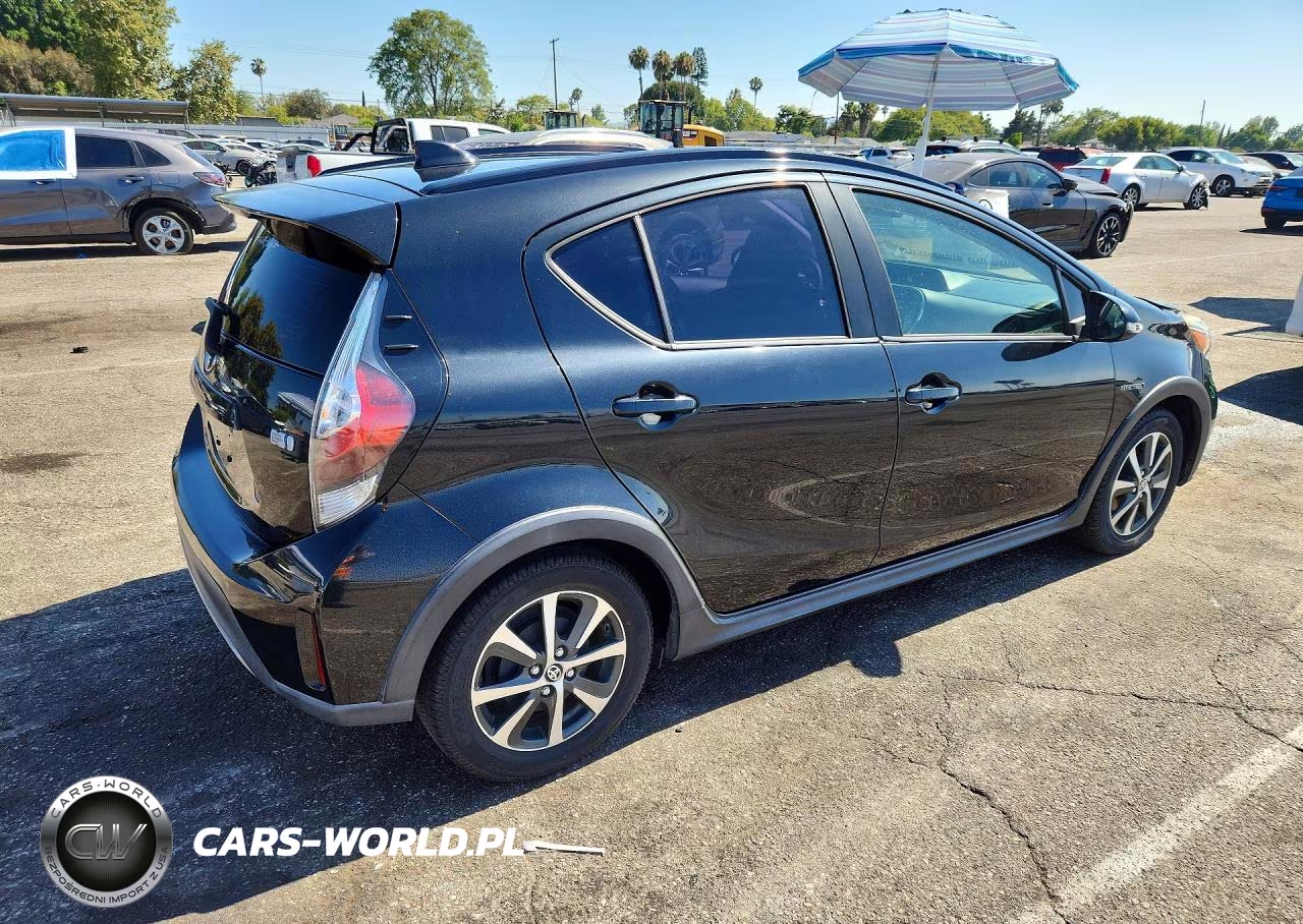 2018 Toyota Prius C Two VIN:JTDKDTB34J1611182 - 3