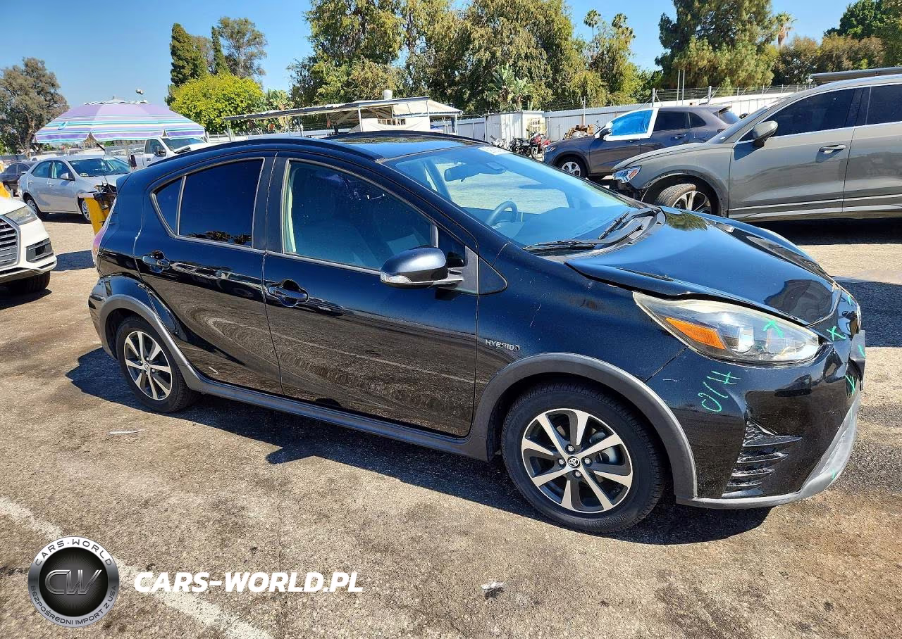 2018 Toyota Prius C Two VIN:JTDKDTB34J1611182 - 4